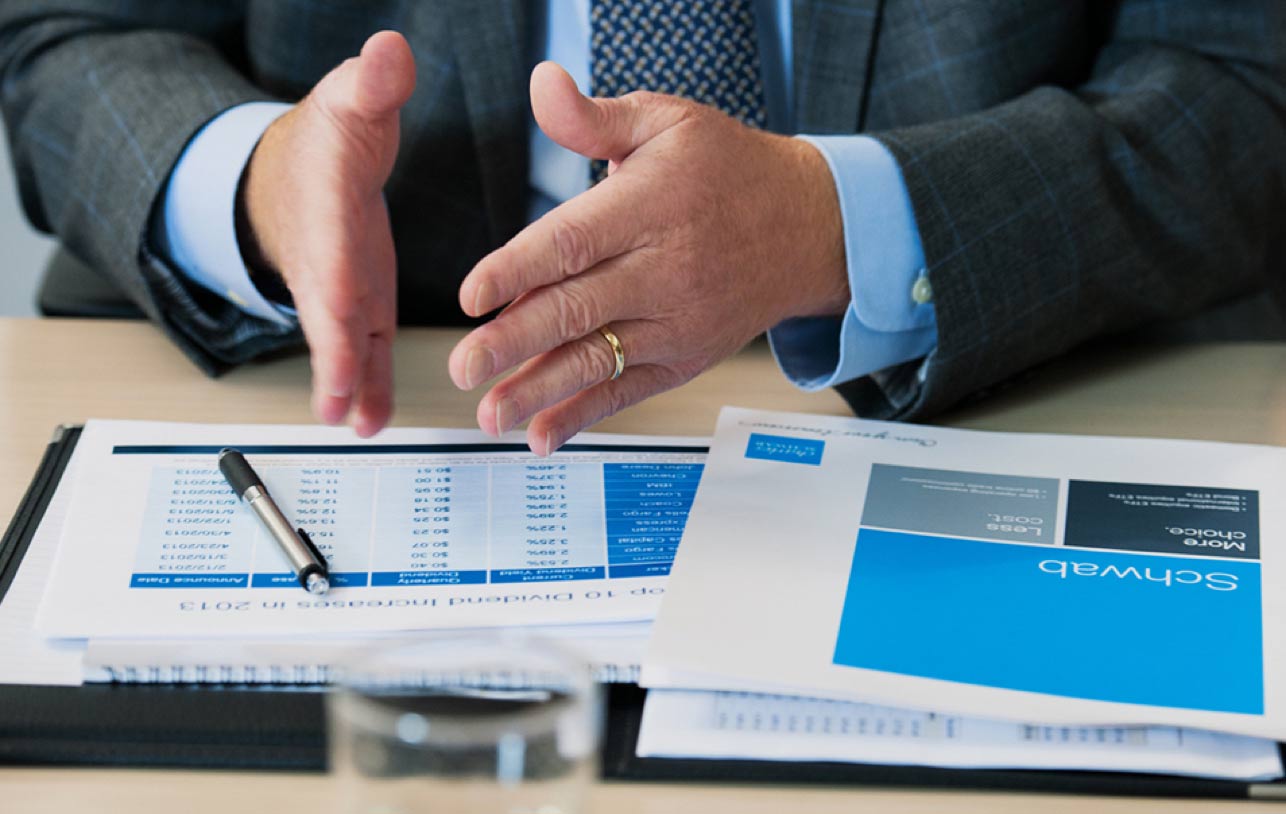 An investment advisor communicates the value of working with an RIA.