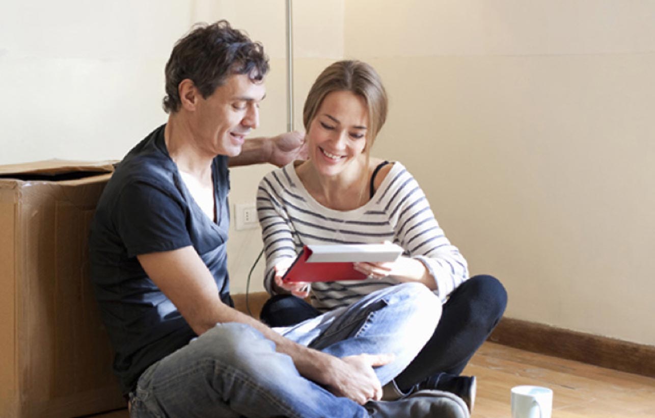 A young couple reviews an investment advisor’s website.